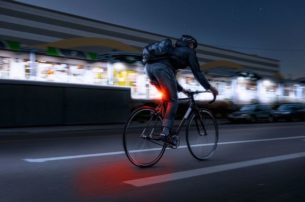 jazda na rowerze w nocy
