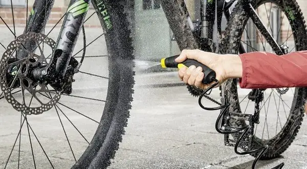 Jak prawidłowo umyć rower - wskazówki