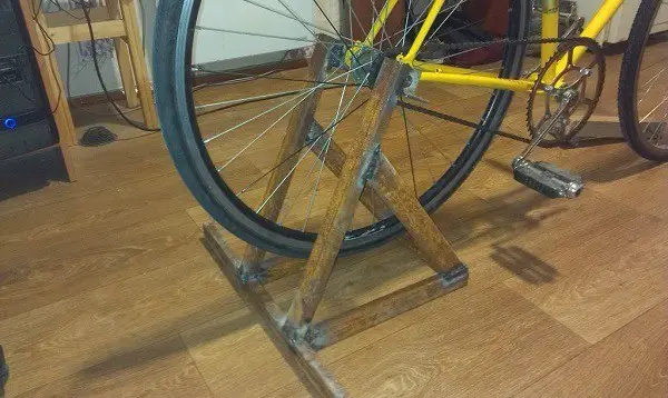 rower stacjonarny typu recumbent w domu