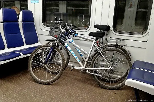sposób umieszczenia roweru w pociągu