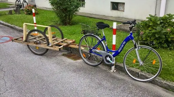 przyczepka rowerowa z drewna