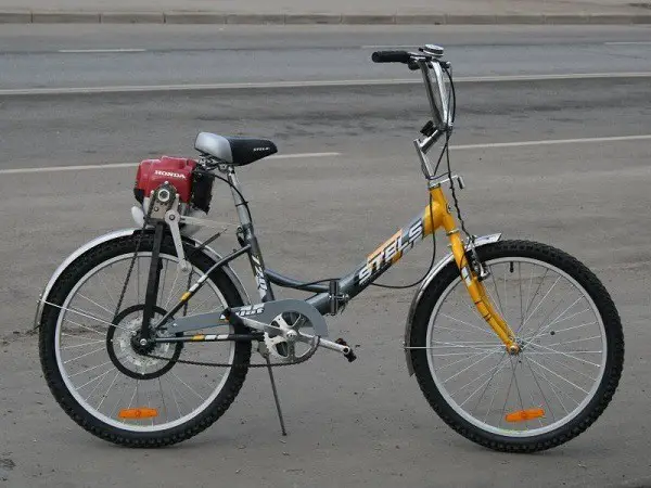 rower z silnikiem benzynowym